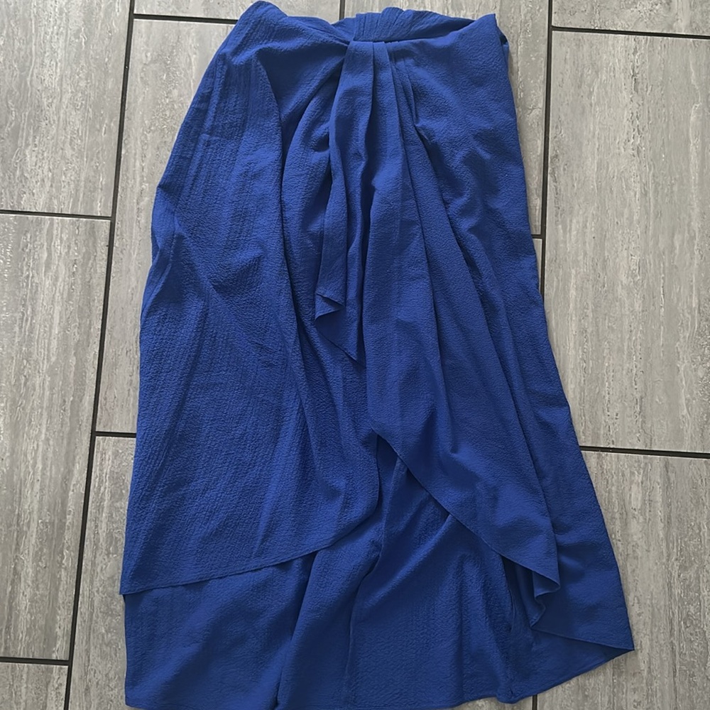 Calvin Klein high low size 6 blue dress. Halter style. - Picture 4 of 4